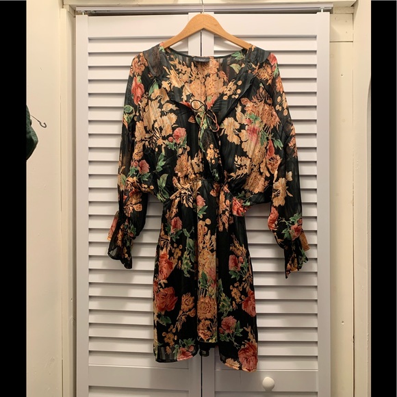 Vici Floral Dress - Picture 2 of 7